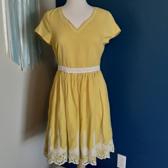 DownEast Dresses & Skirts - Cheerful downeast women short sleeve modest dress